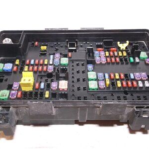 DODGE RAM 1500 ENGINE FUSE BOX FOR 2016-19, 3.0L - P68322374AB B OEM - New